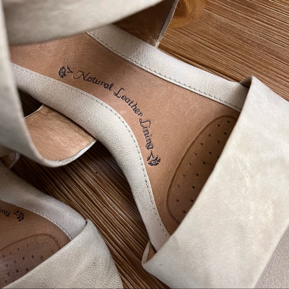 Soft sandals size 9.5 - Picture 4 of 7